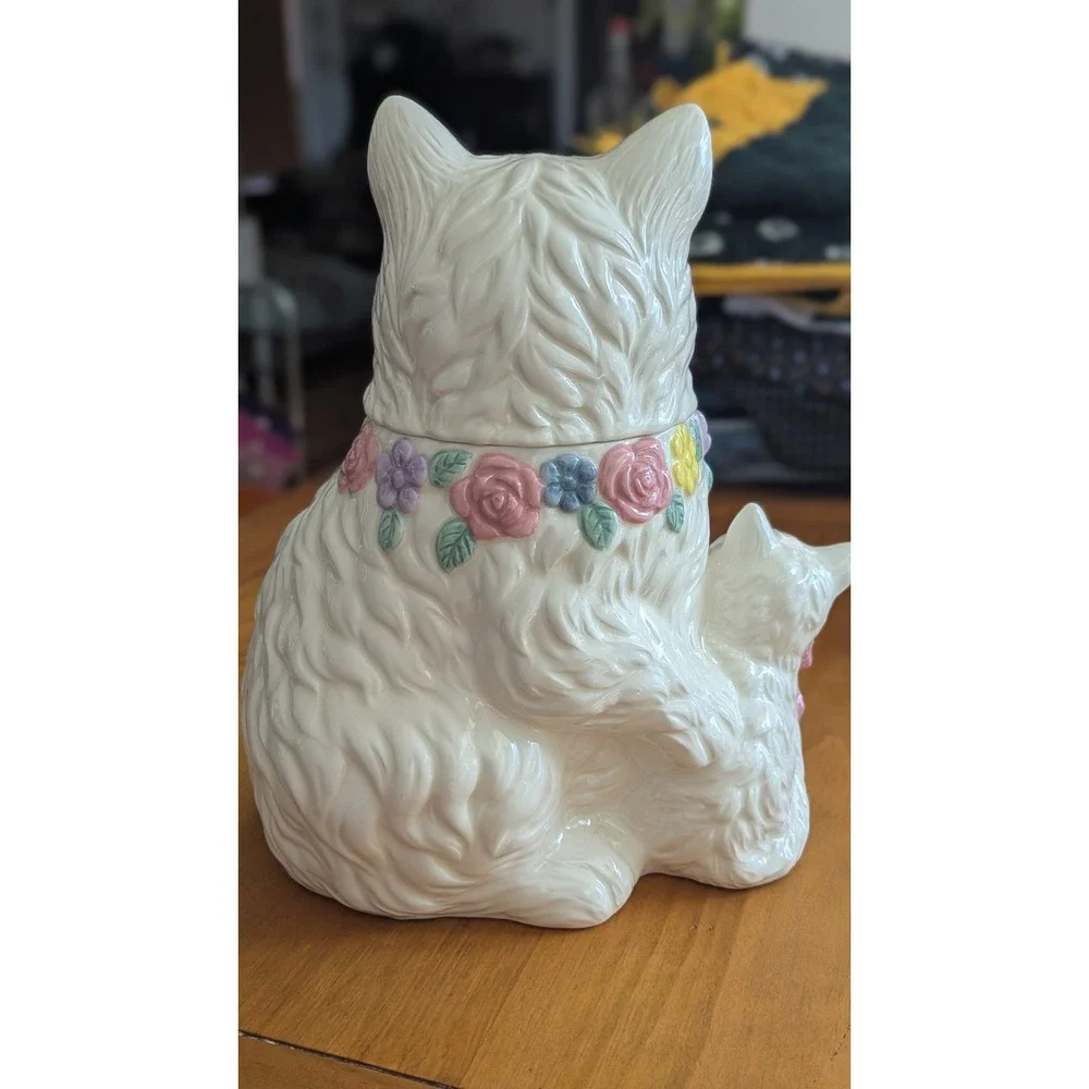 Rare Savoy Housewares Vintage White Persian Cat and Kitten Ceramic Cookie Jar